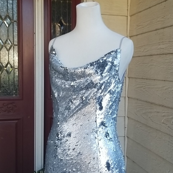Lulu's No Signs Silver Sequin Midi Dress NWT - Picture 5 of 9